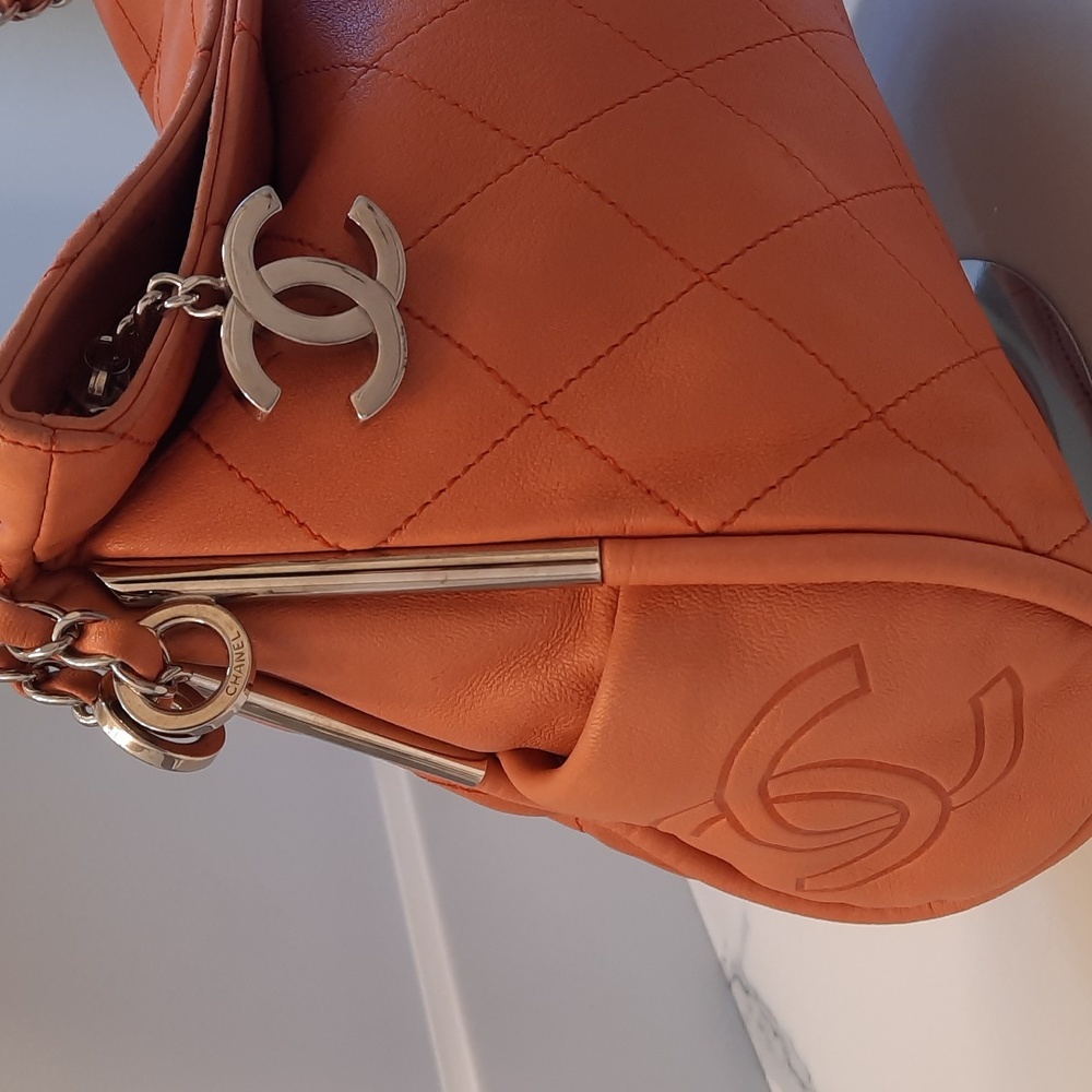 Chanel lingge cowhide leather foldover bag with dust bag - Picture 3 of 12
